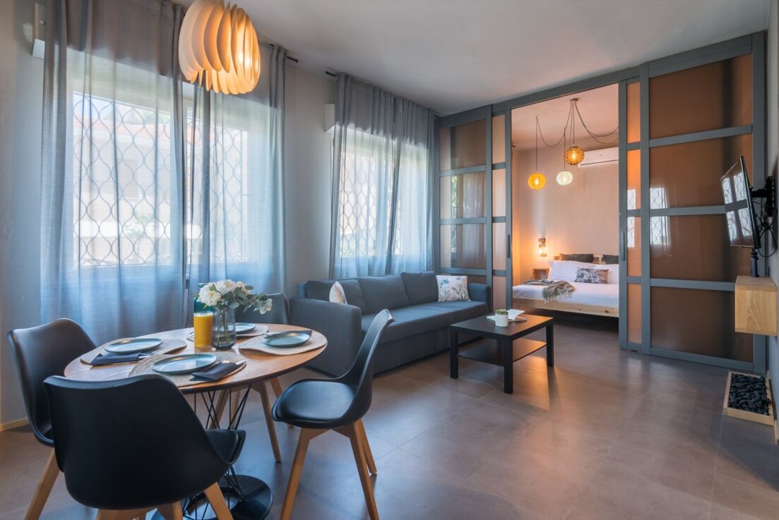 moderno appartamento con a:c, pochi passi dal mare .jpeg